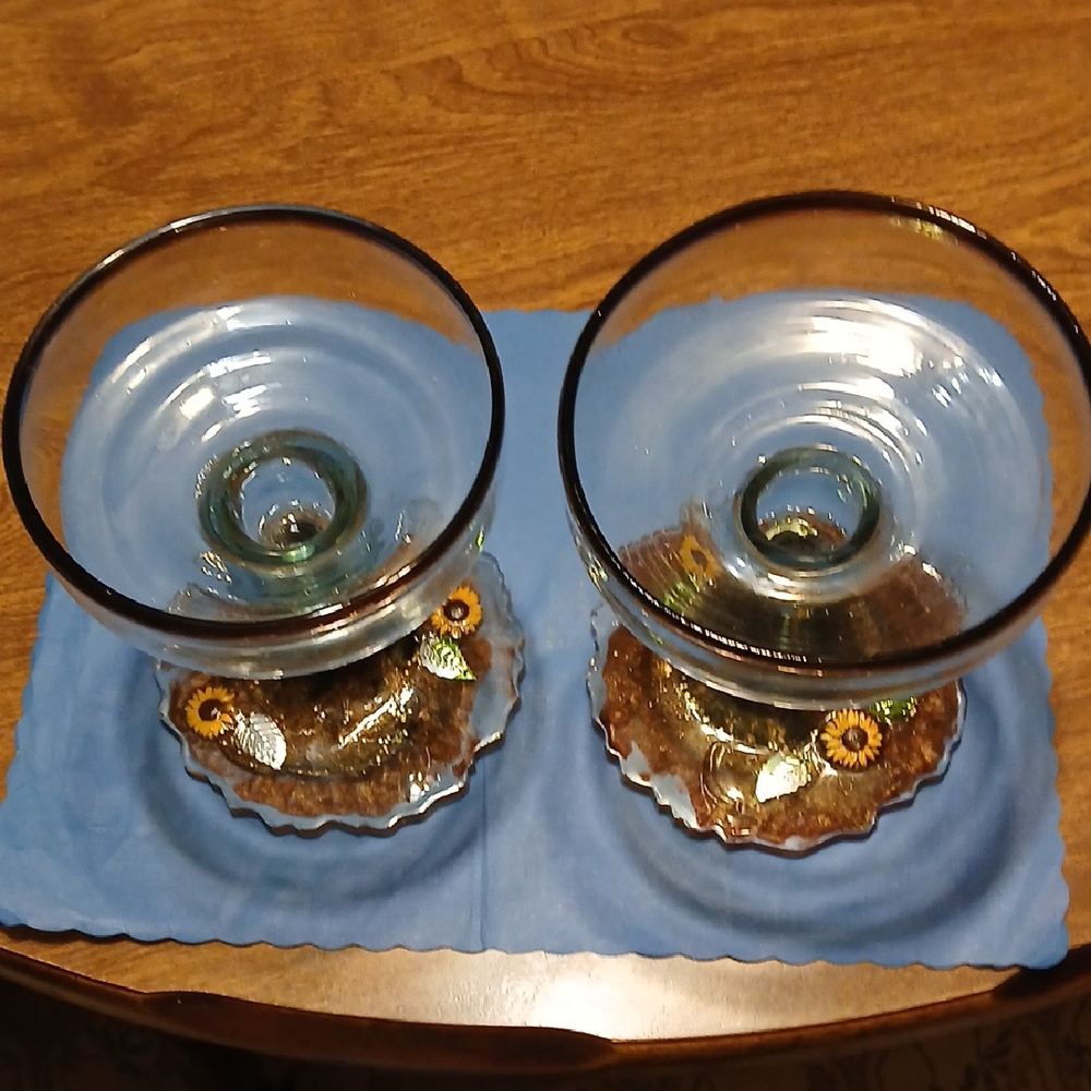 Elegant Glass Bowls with Sunflower Design